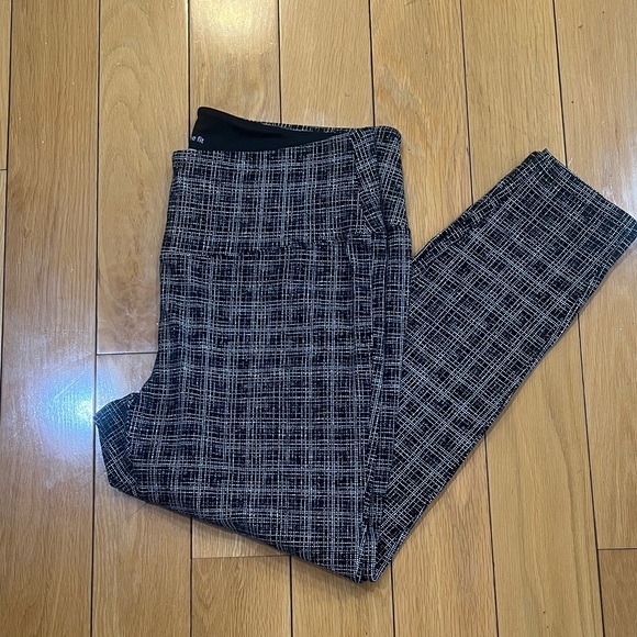 Intro Love The Fit Pants - Women’s Chic Black and Gray Plaid Skinny Pants